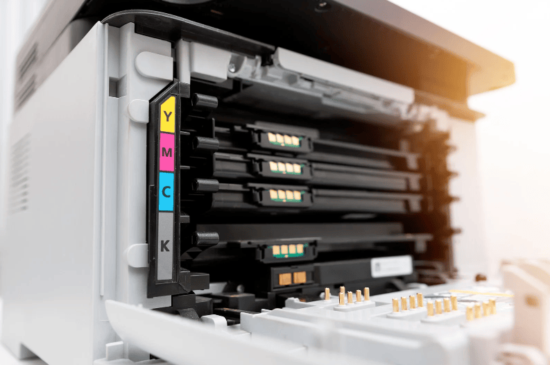 barvni laserski tiskalnik in skener