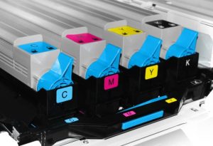 barvni laserski tiskalnik